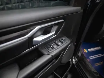 RAM 5.7 V8 HEMI 4x4 BLACK EDITION Longbed 19%