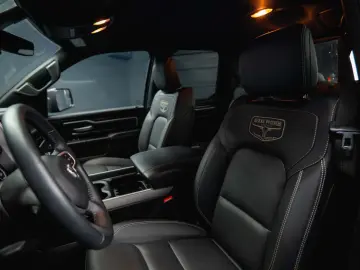 RAM 5.7 V8 HEMI 4x4 BLACK EDITION Longbed 19%