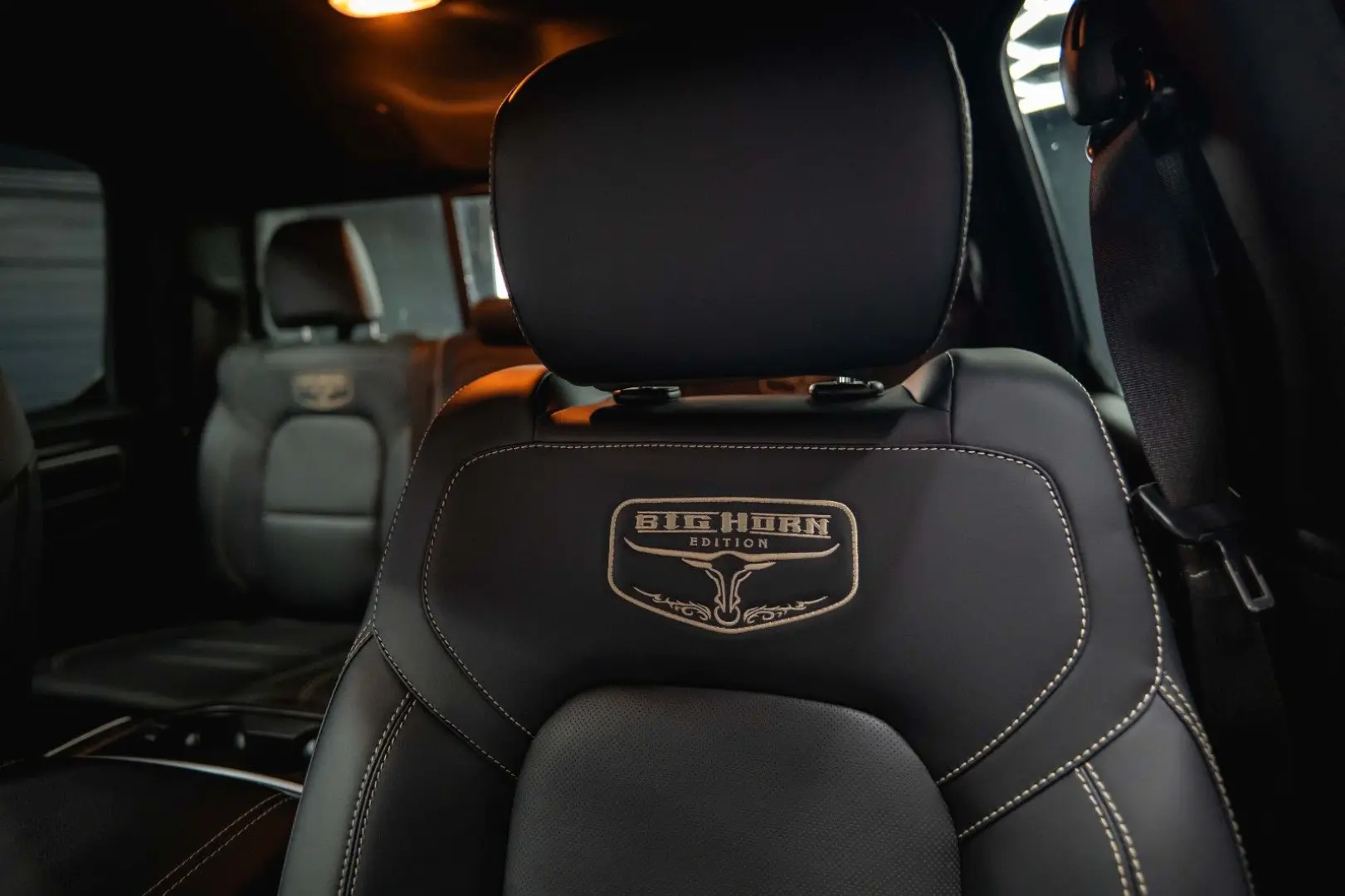 RAM 5.7 V8 HEMI 4x4 BLACK EDITION Longbed 19%