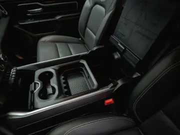 RAM 5.7 V8 HEMI 4x4 BLACK EDITION Longbed 19%