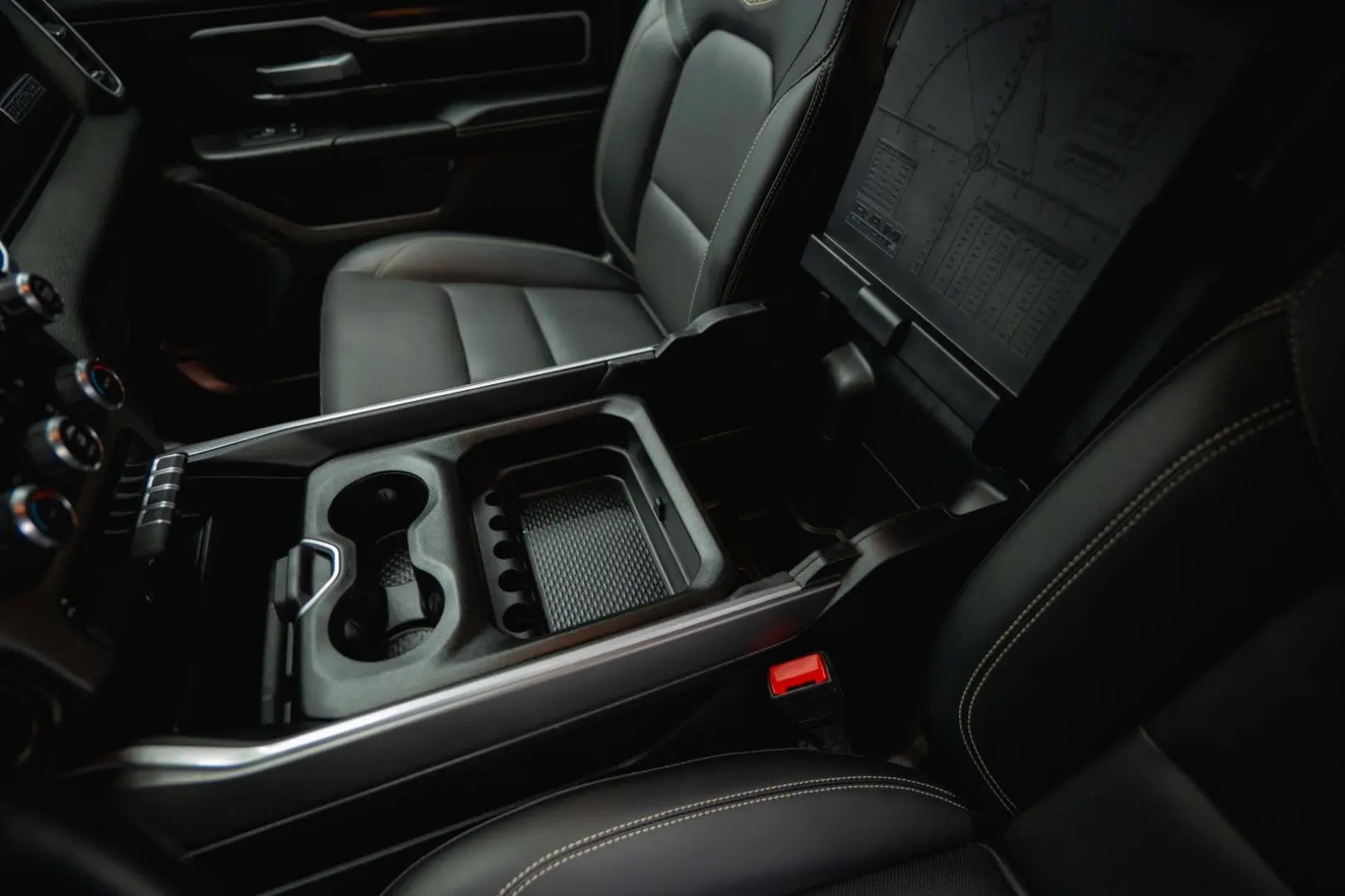 RAM 5.7 V8 HEMI 4x4 BLACK EDITION Longbed 19%