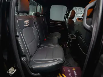 RAM 5.7 V8 HEMI 4x4 BLACK EDITION Longbed 19%