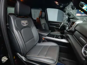 RAM 5.7 V8 HEMI 4x4 BLACK EDITION Longbed 19%