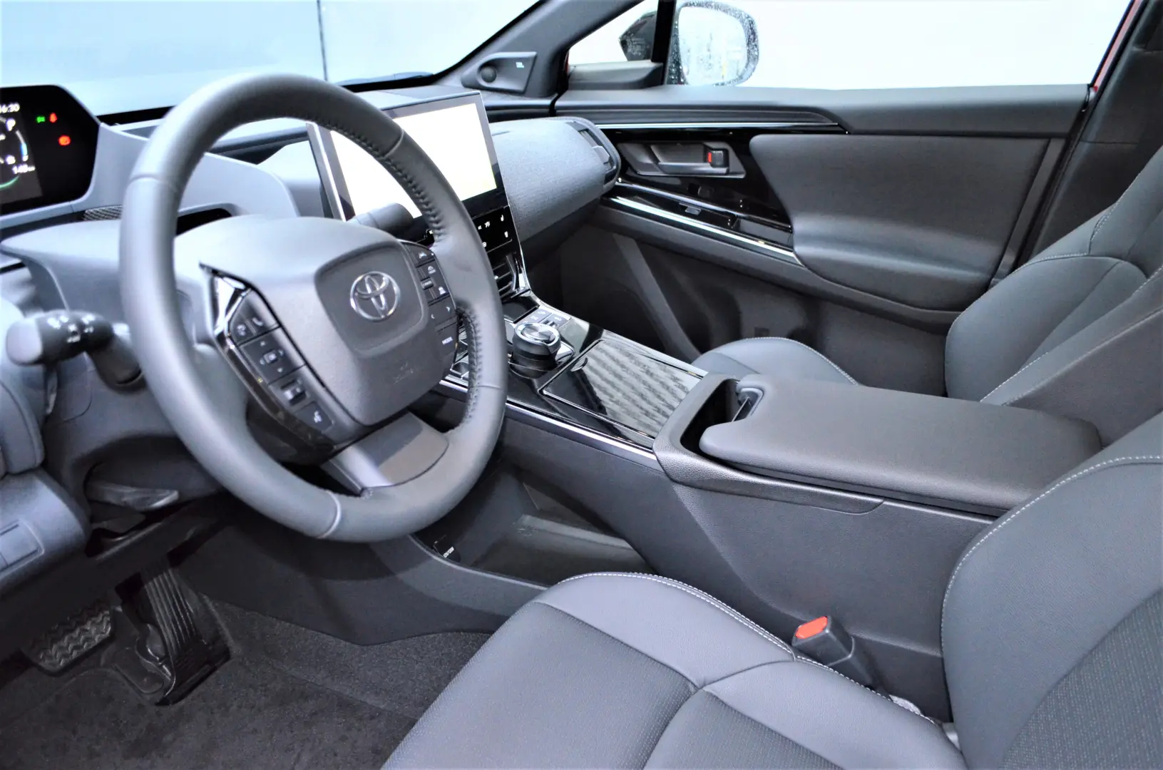 TOYOTA BZ4X LUXURY 4X4