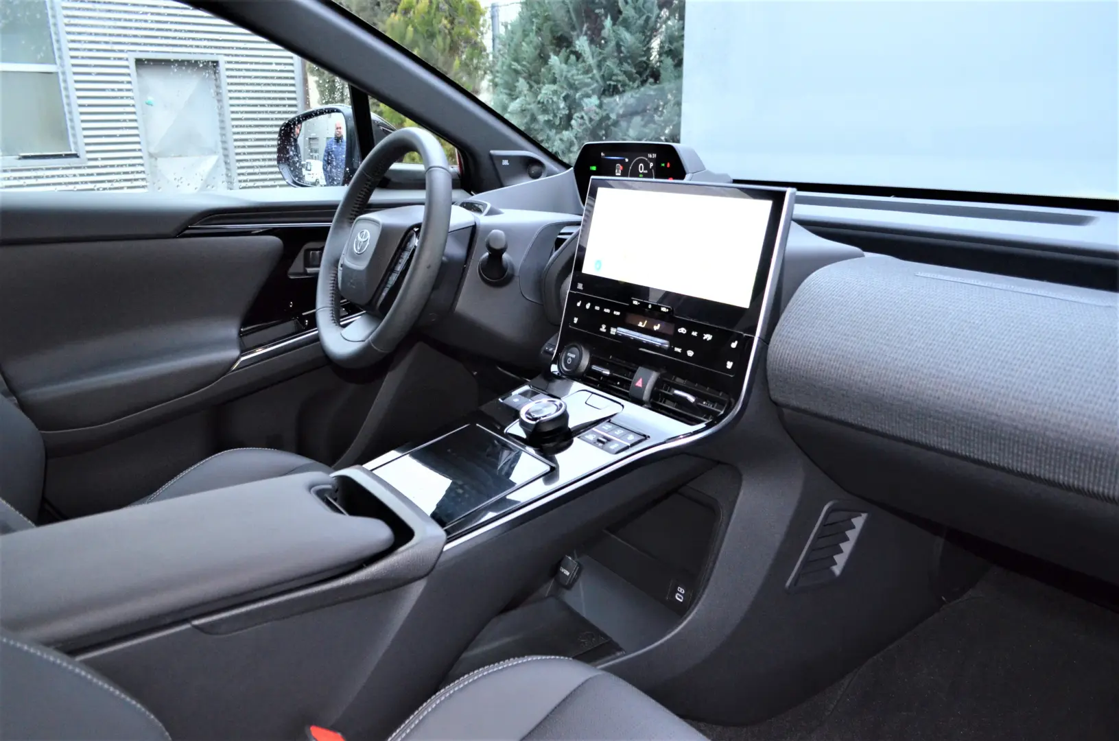 TOYOTA BZ4X LUXURY 4X4