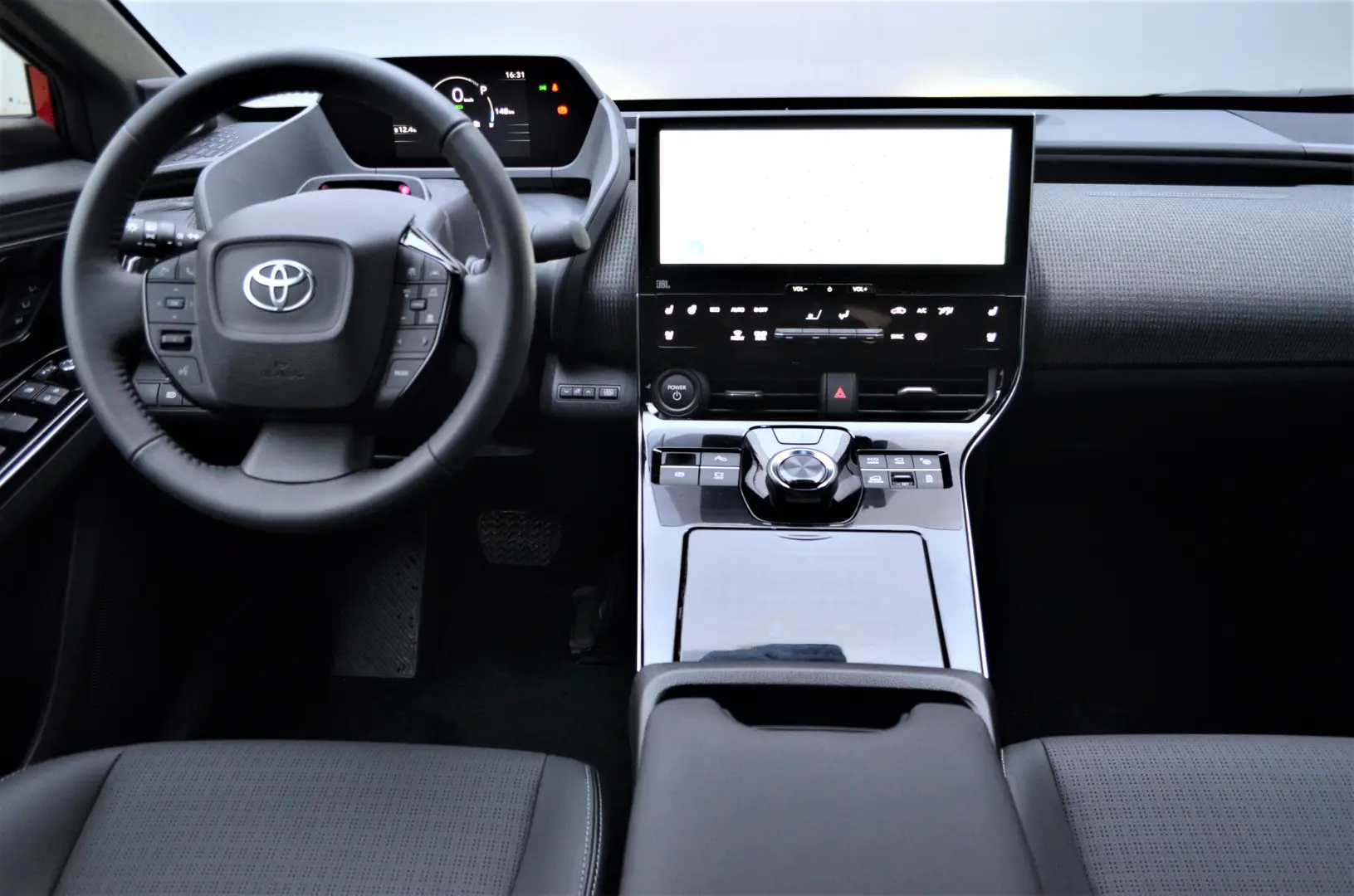 TOYOTA BZ4X LUXURY 4X4