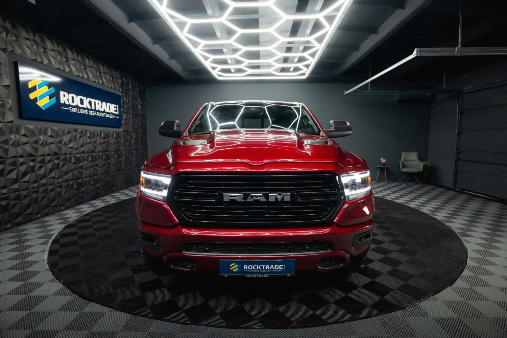 RAM 5.7 V8 HEMI 4x4 OFFROAD Night LARAMIE 19%