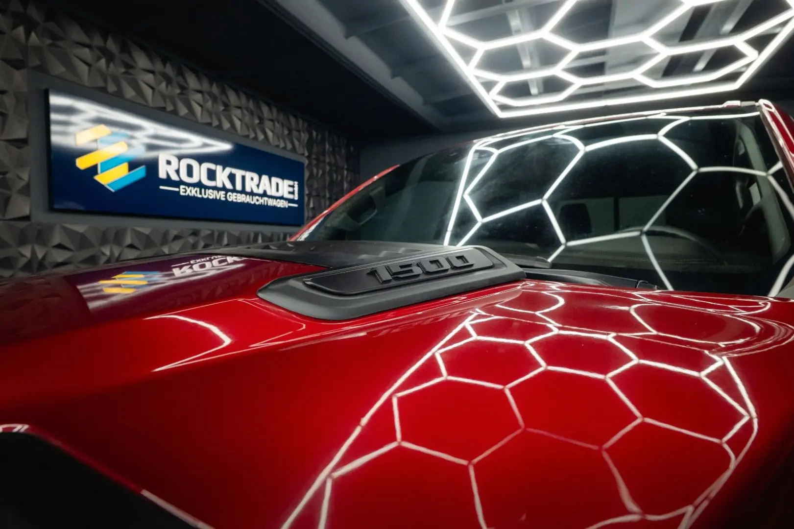 RAM 5.7 V8 HEMI 4x4 OFFROAD Night LARAMIE 19%