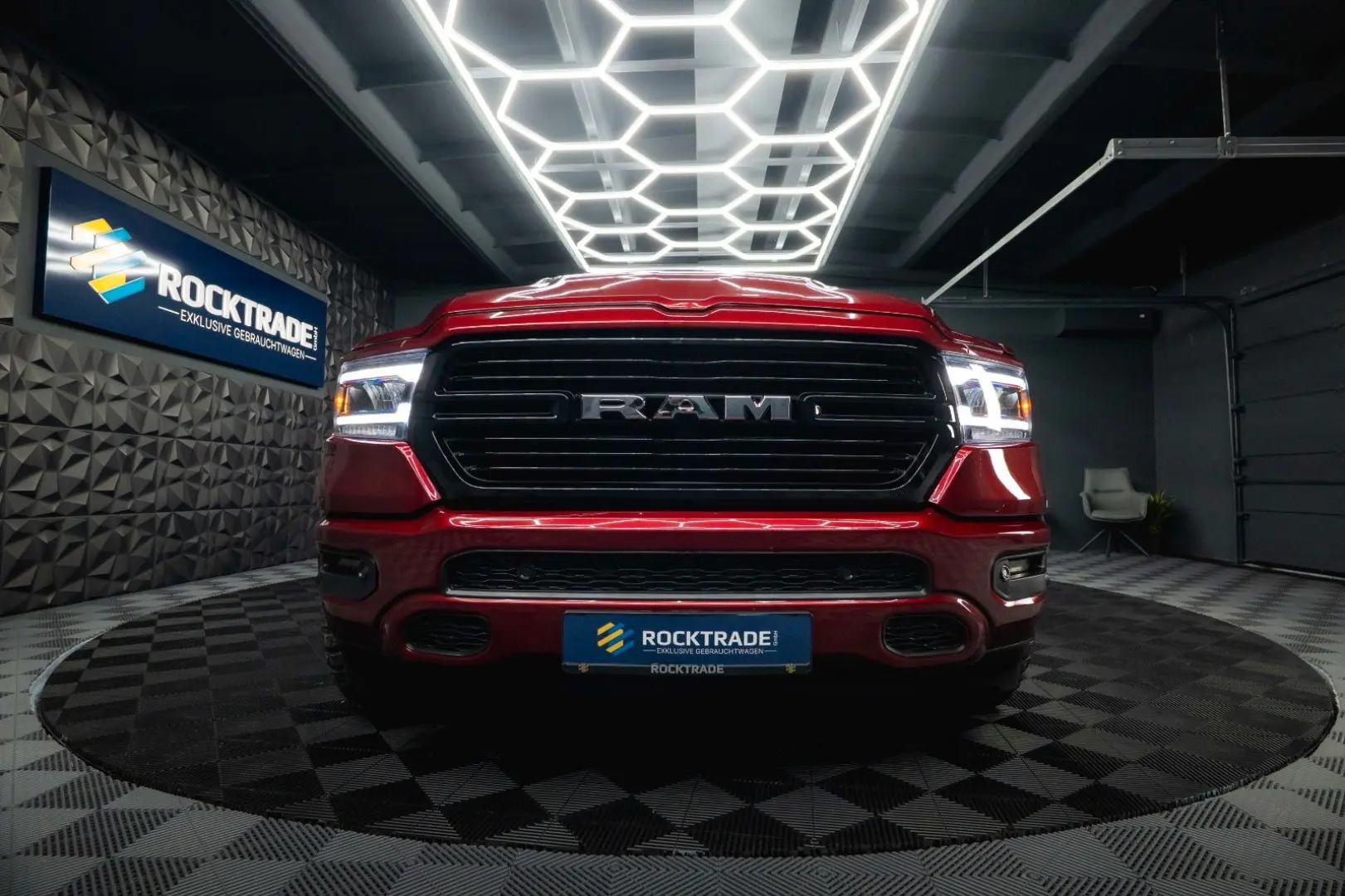 RAM 5.7 V8 HEMI 4x4 OFFROAD Night LARAMIE 19%