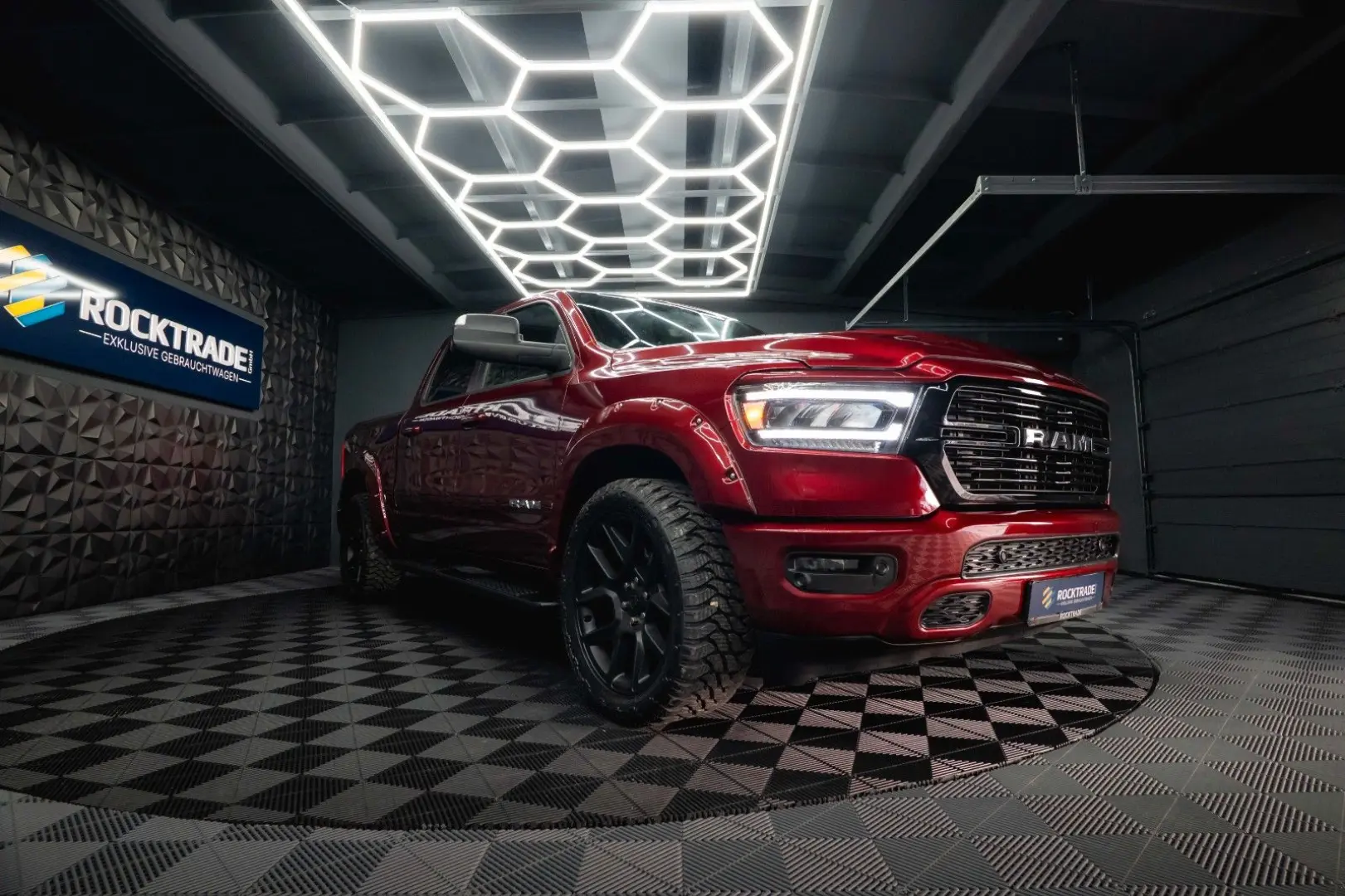 RAM 5.7 V8 HEMI 4x4 OFFROAD Night LARAMIE 19%