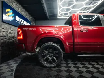 RAM 5.7 V8 HEMI 4x4 OFFROAD Night LARAMIE 19%