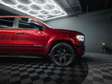 RAM 5.7 V8 HEMI 4x4 OFFROAD Night LARAMIE 19%