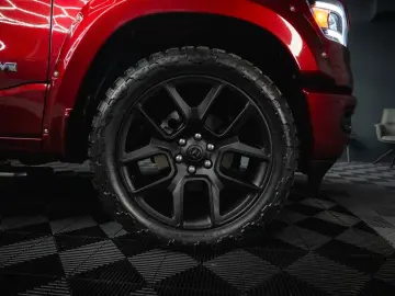 RAM 5.7 V8 HEMI 4x4 OFFROAD Night LARAMIE 19%