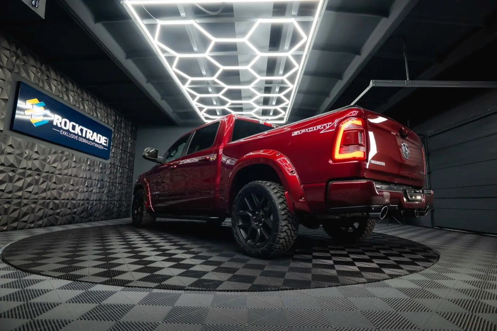 RAM 5.7 V8 HEMI 4x4 OFFROAD Night LARAMIE 19%