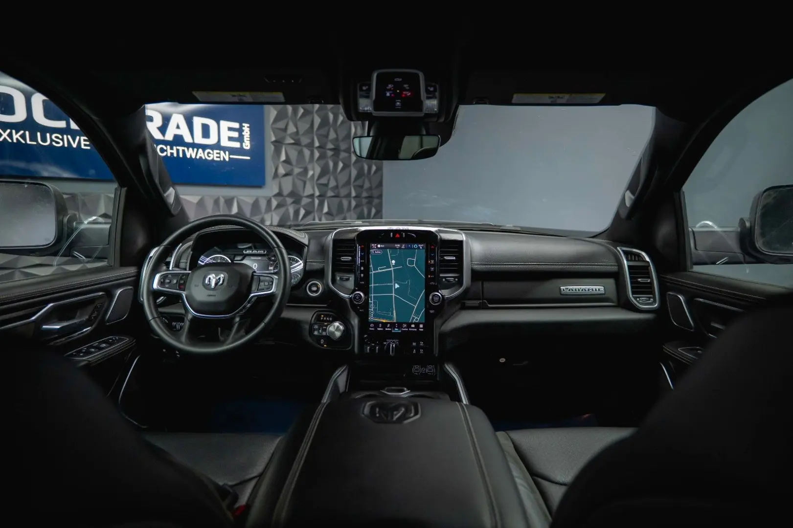 RAM 5.7 V8 HEMI 4x4 OFFROAD Night LARAMIE 19%