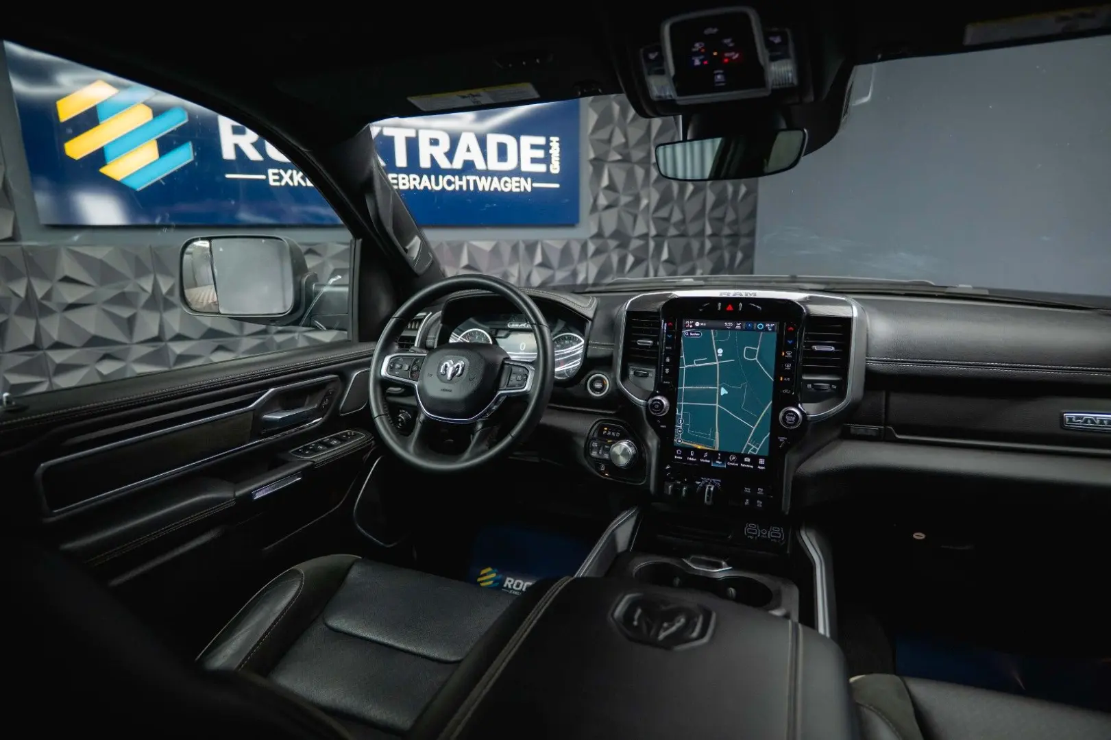 RAM 5.7 V8 HEMI 4x4 OFFROAD Night LARAMIE 19%