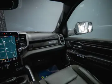 RAM 5.7 V8 HEMI 4x4 OFFROAD Night LARAMIE 19%