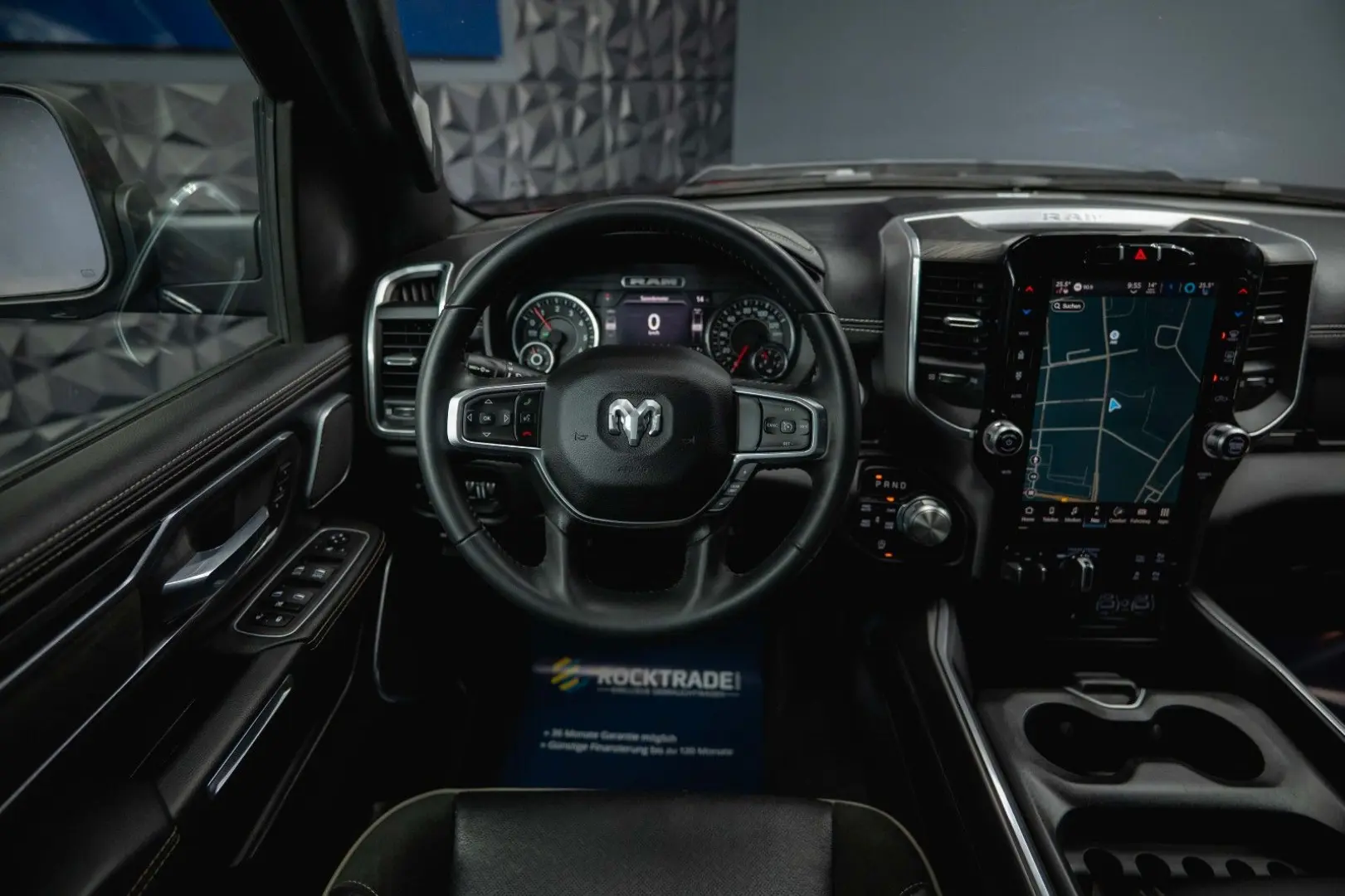 RAM 5.7 V8 HEMI 4x4 OFFROAD Night LARAMIE 19%