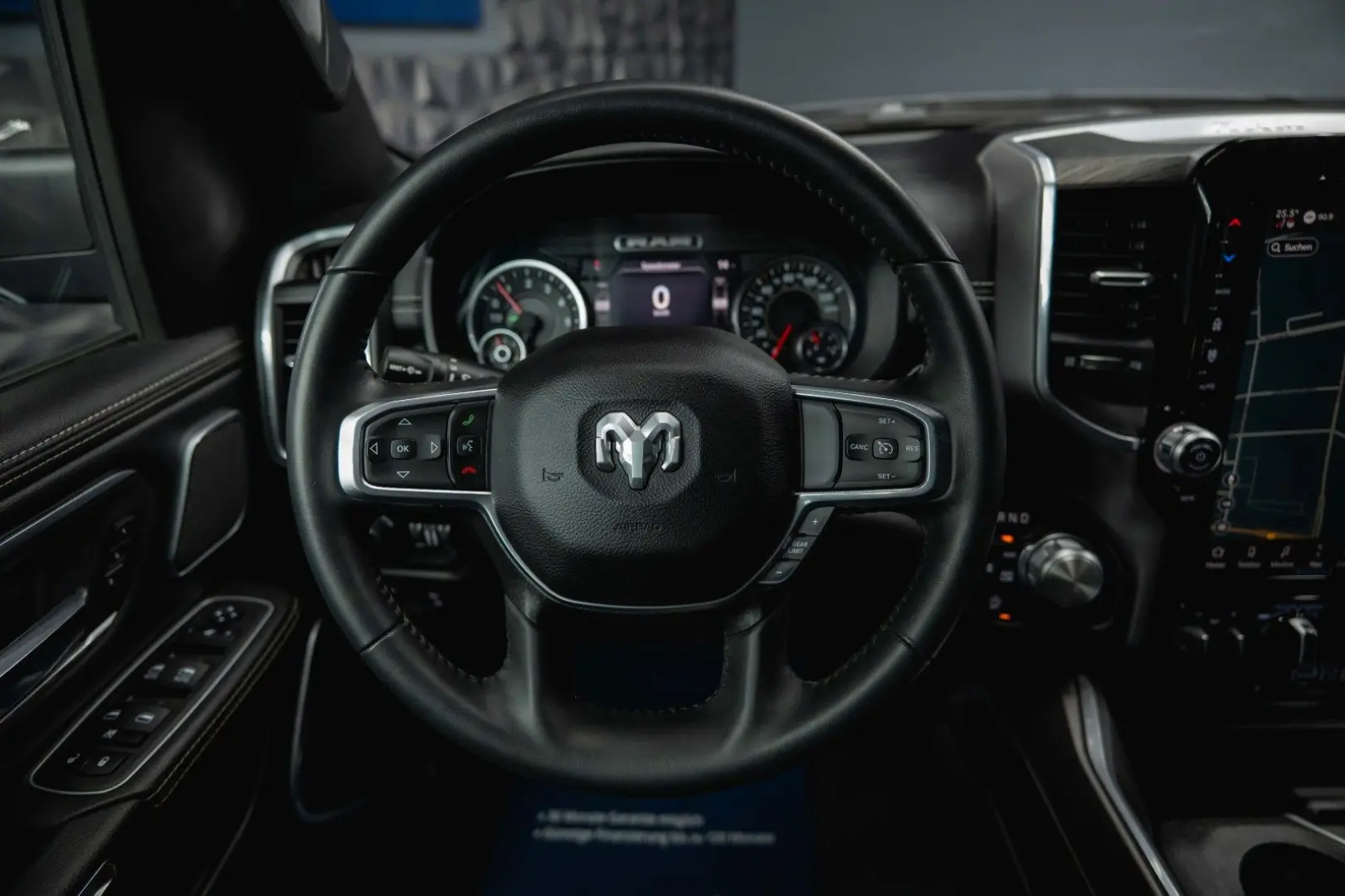 RAM 5.7 V8 HEMI 4x4 OFFROAD Night LARAMIE 19%