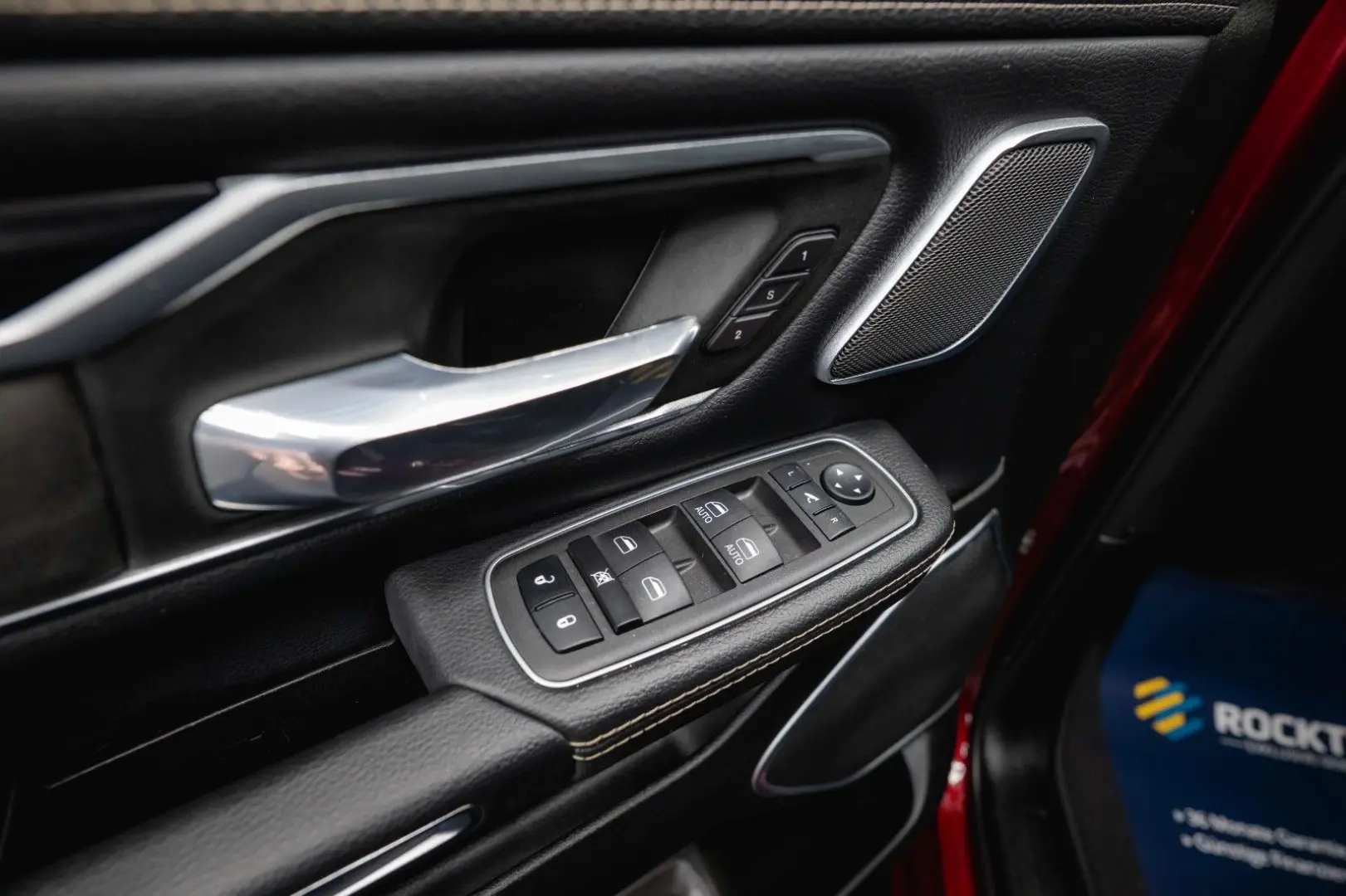 RAM 5.7 V8 HEMI 4x4 OFFROAD Night LARAMIE 19%