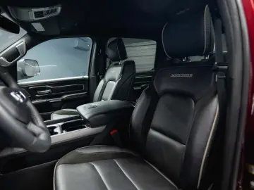 RAM 5.7 V8 HEMI 4x4 OFFROAD Night LARAMIE 19%