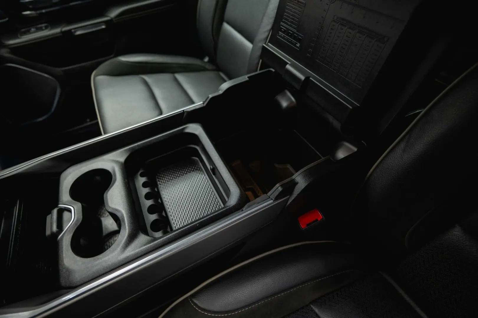 RAM 5.7 V8 HEMI 4x4 OFFROAD Night LARAMIE 19%