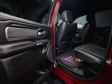 RAM 5.7 V8 HEMI 4x4 OFFROAD Night LARAMIE 19%