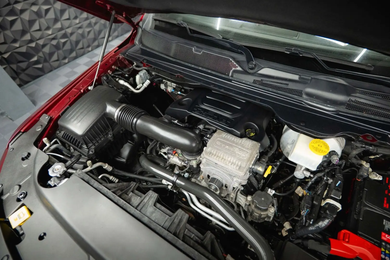 RAM 5.7 V8 HEMI 4x4 OFFROAD Night LARAMIE 19%