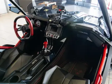 Polaris Slingshot SL R pack