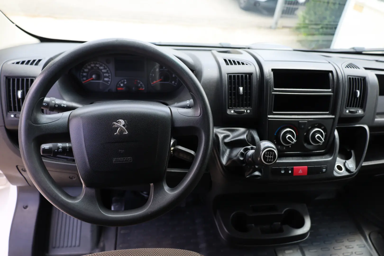 Peugeot Boxer L2H2 2.2D 140CP