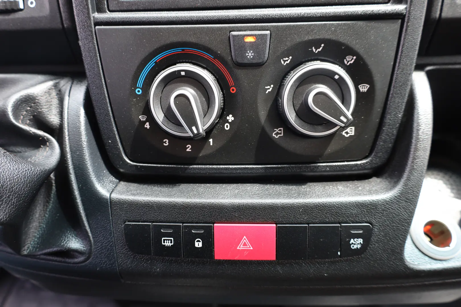 Peugeot Boxer L2H2 2.2D 140CP