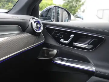 GLC 300 e 4M AMG Line Premium AHK Distr. LED Nav