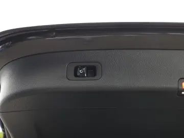 GLC 300 e 4M AMG Line Premium AHK Distr. LED Nav