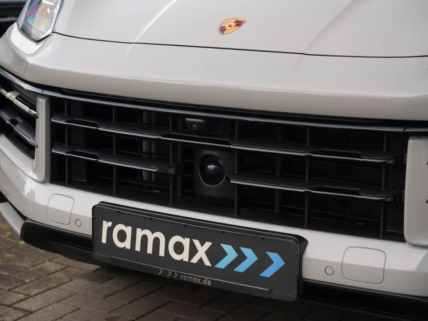 E-Hybrid Coupé ACC-LUFTF-PANO-HD-AHK-HUD-BOSE-RS