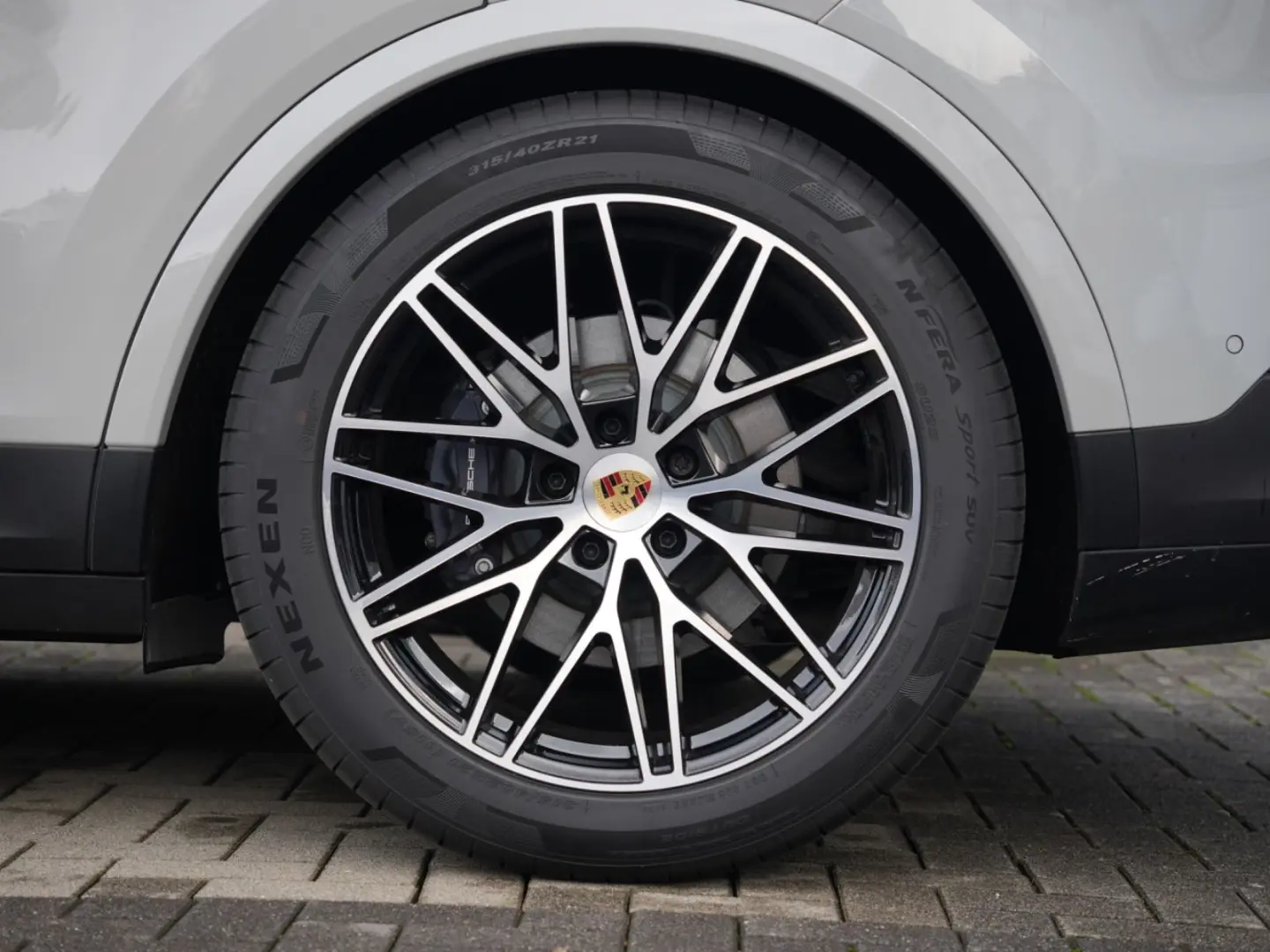 E-Hybrid Coupé ACC-LUFTF-PANO-HD-AHK-HUD-BOSE-RS