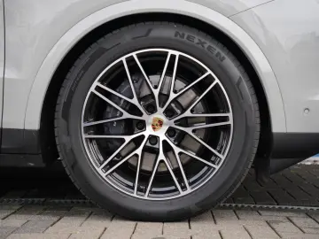 E-Hybrid Coupé ACC-LUFTF-PANO-HD-AHK-HUD-BOSE-RS