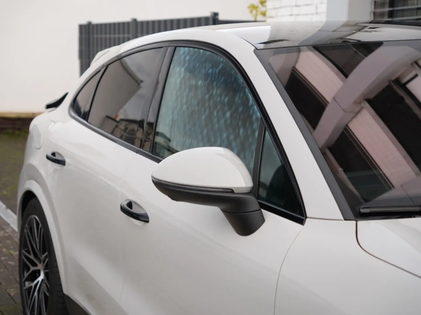 E-Hybrid Coupé ACC-LUFTF-PANO-HD-AHK-HUD-BOSE-RS