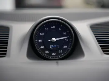 E-Hybrid Coupé ACC-LUFTF-PANO-HD-AHK-HUD-BOSE-RS