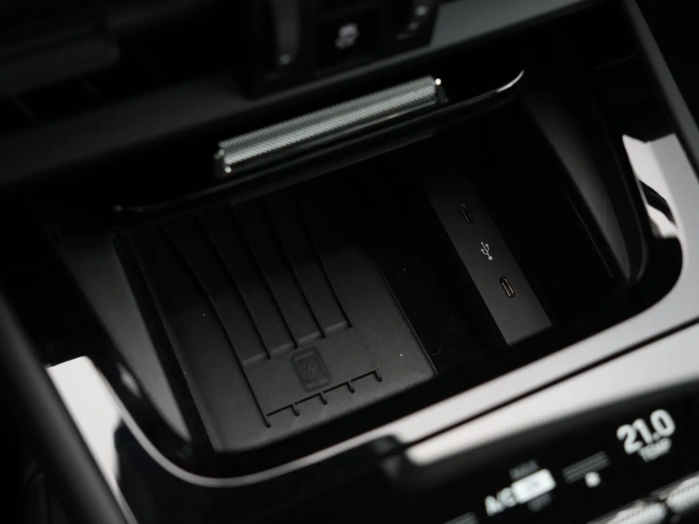 E-Hybrid Coupé ACC-LUFTF-PANO-HD-AHK-HUD-BOSE-RS