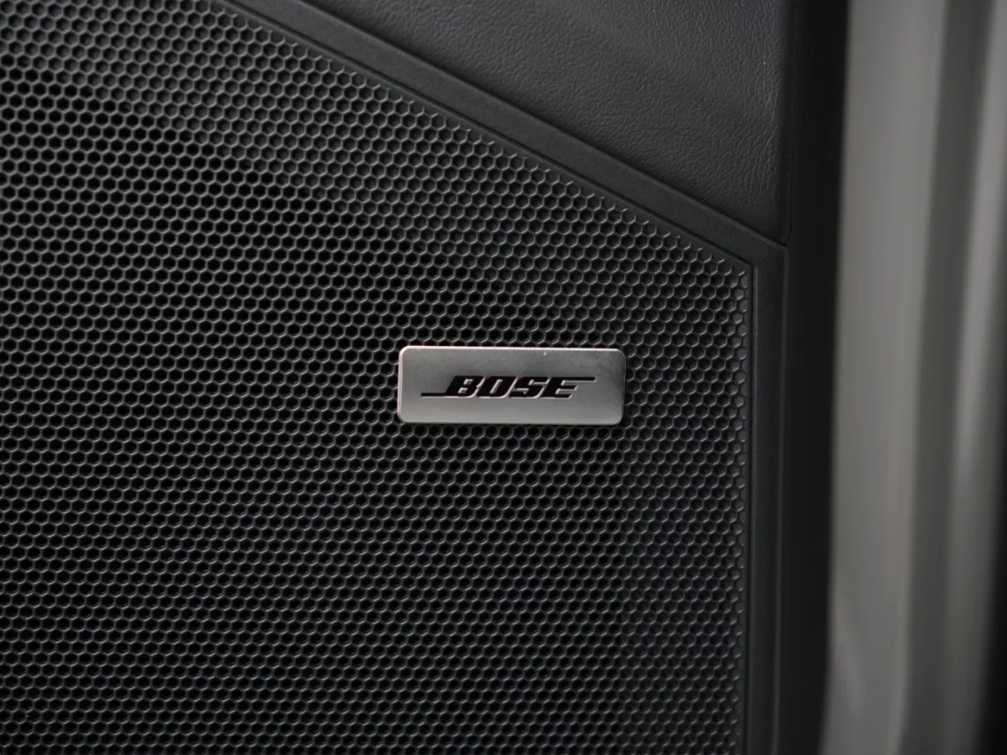 E-Hybrid Coupé ACC-LUFTF-PANO-HD-AHK-HUD-BOSE-RS