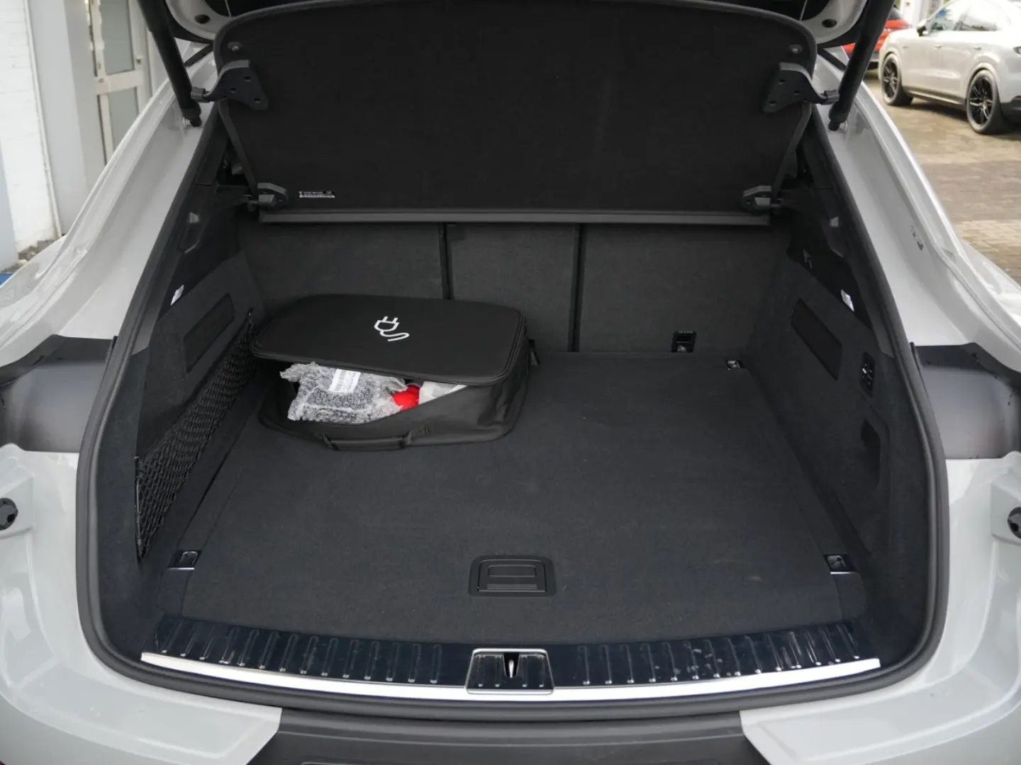 E-Hybrid Coupé ACC-LUFTF-PANO-HD-AHK-HUD-BOSE-RS