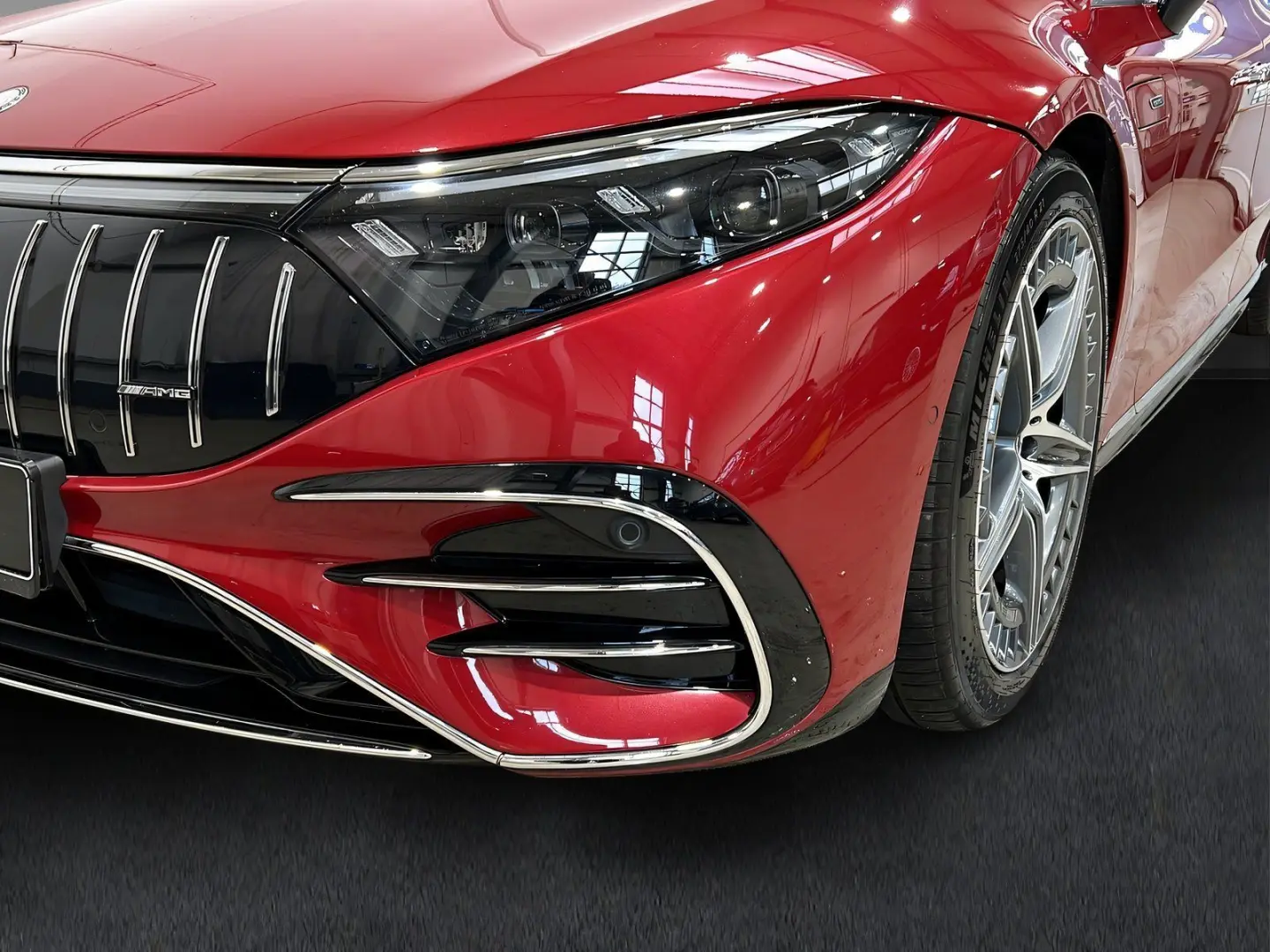 EQS 53 4M  Guard TV Premium Hyperscreen Burm LED