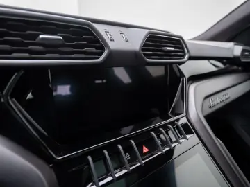 Urus S 23  B&O PANO MASSAGE NACHTSICHT PARK-ASSI