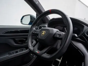 Urus S 23  B&O PANO MASSAGE NACHTSICHT PARK-ASSI