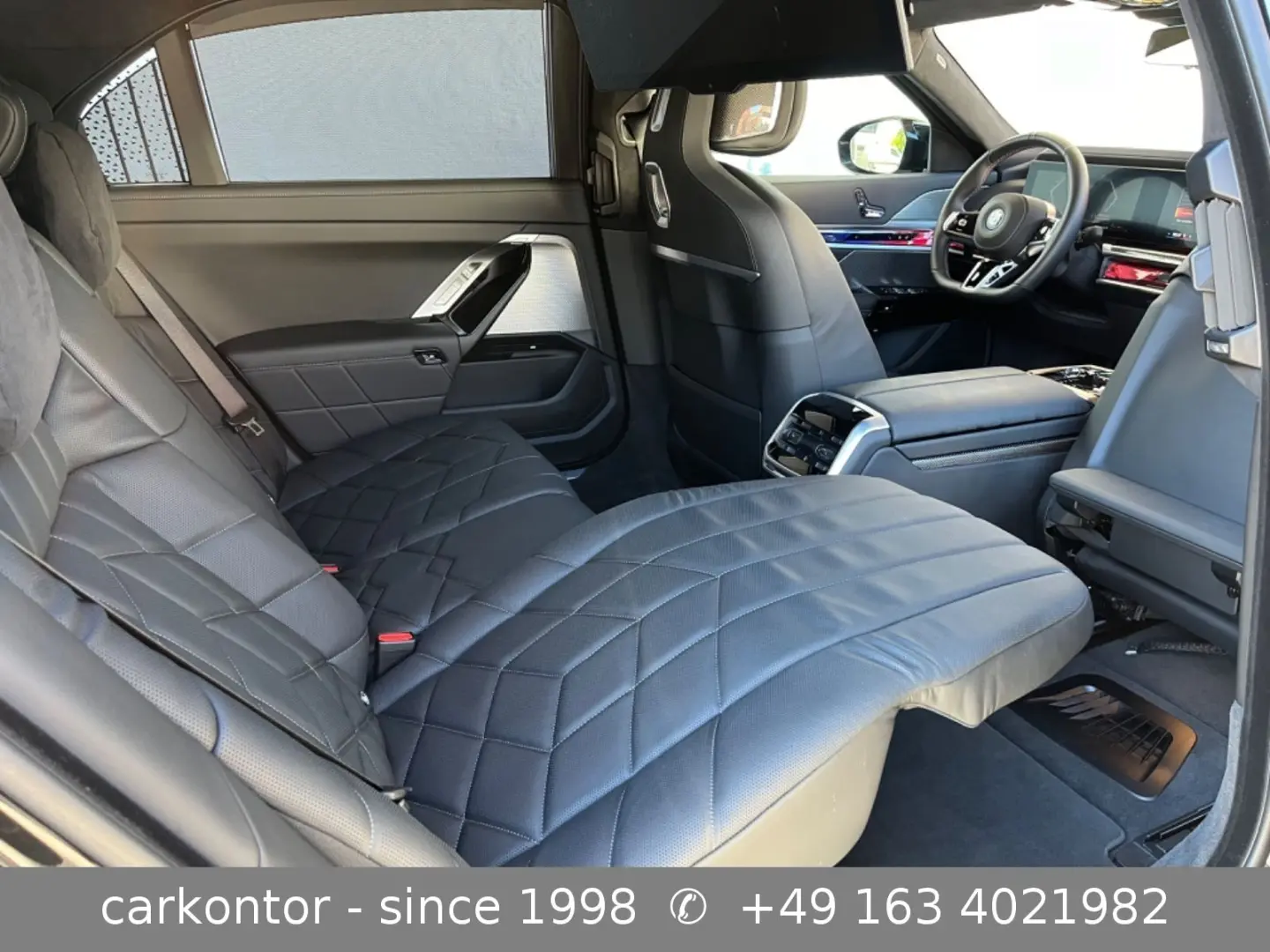 M760e xDrive  M SPORT PRO LOUNGE SEATING PA SKY