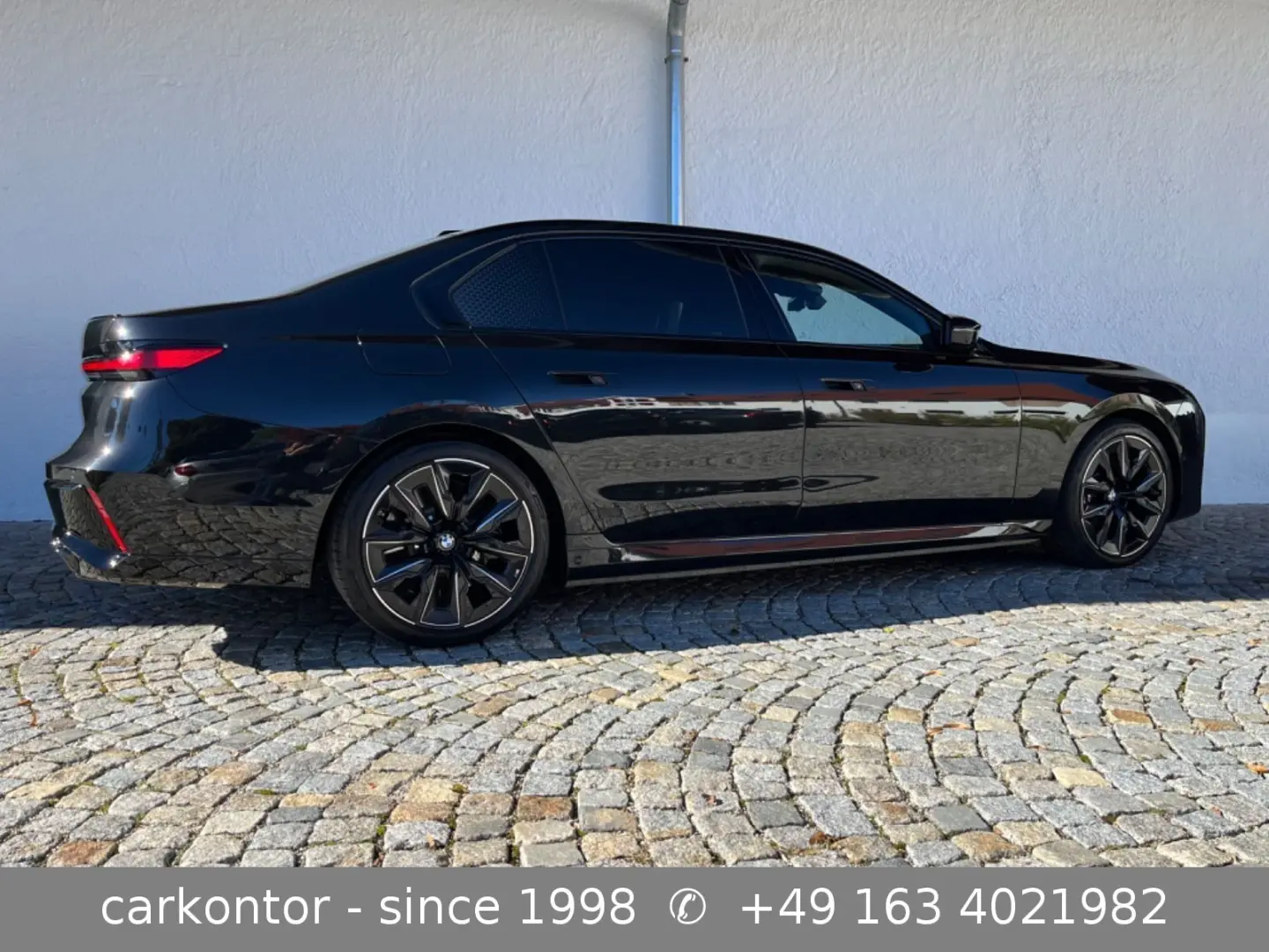 M760e xDrive  M SPORT PRO LOUNGE SEATING PA SKY