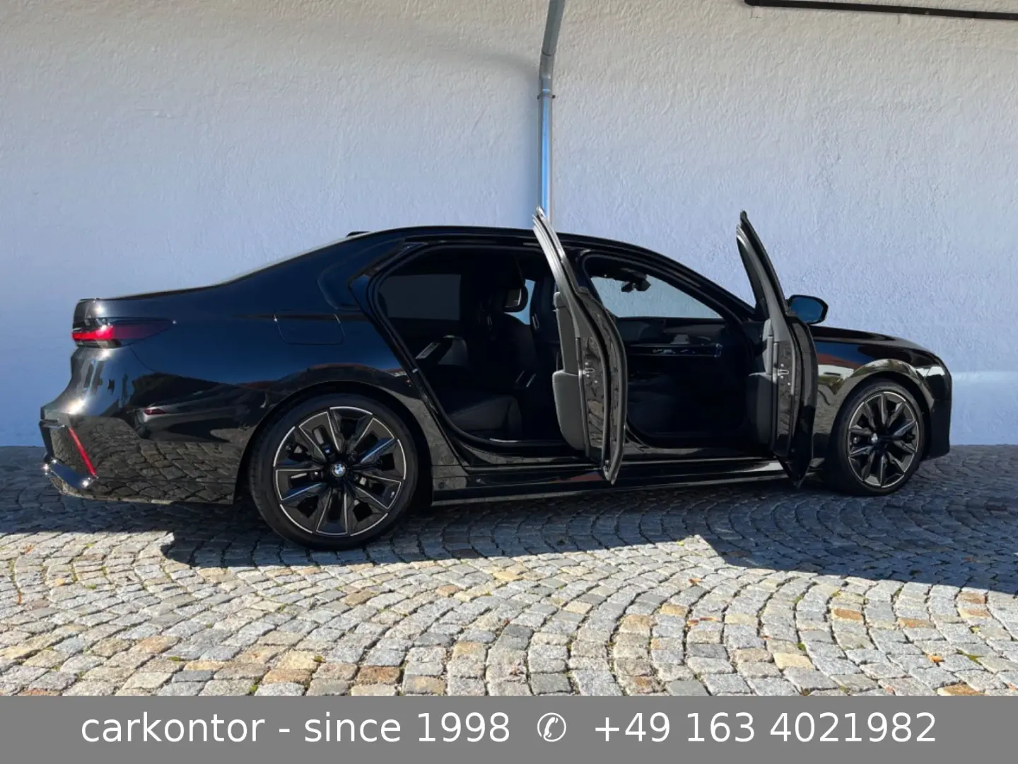 M760e xDrive  M SPORT PRO LOUNGE SEATING PA SKY