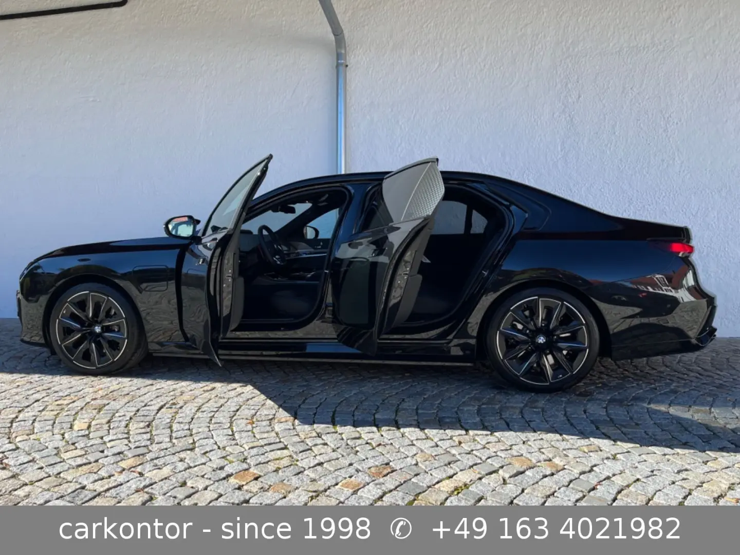 M760e xDrive  M SPORT PRO LOUNGE SEATING PA SKY