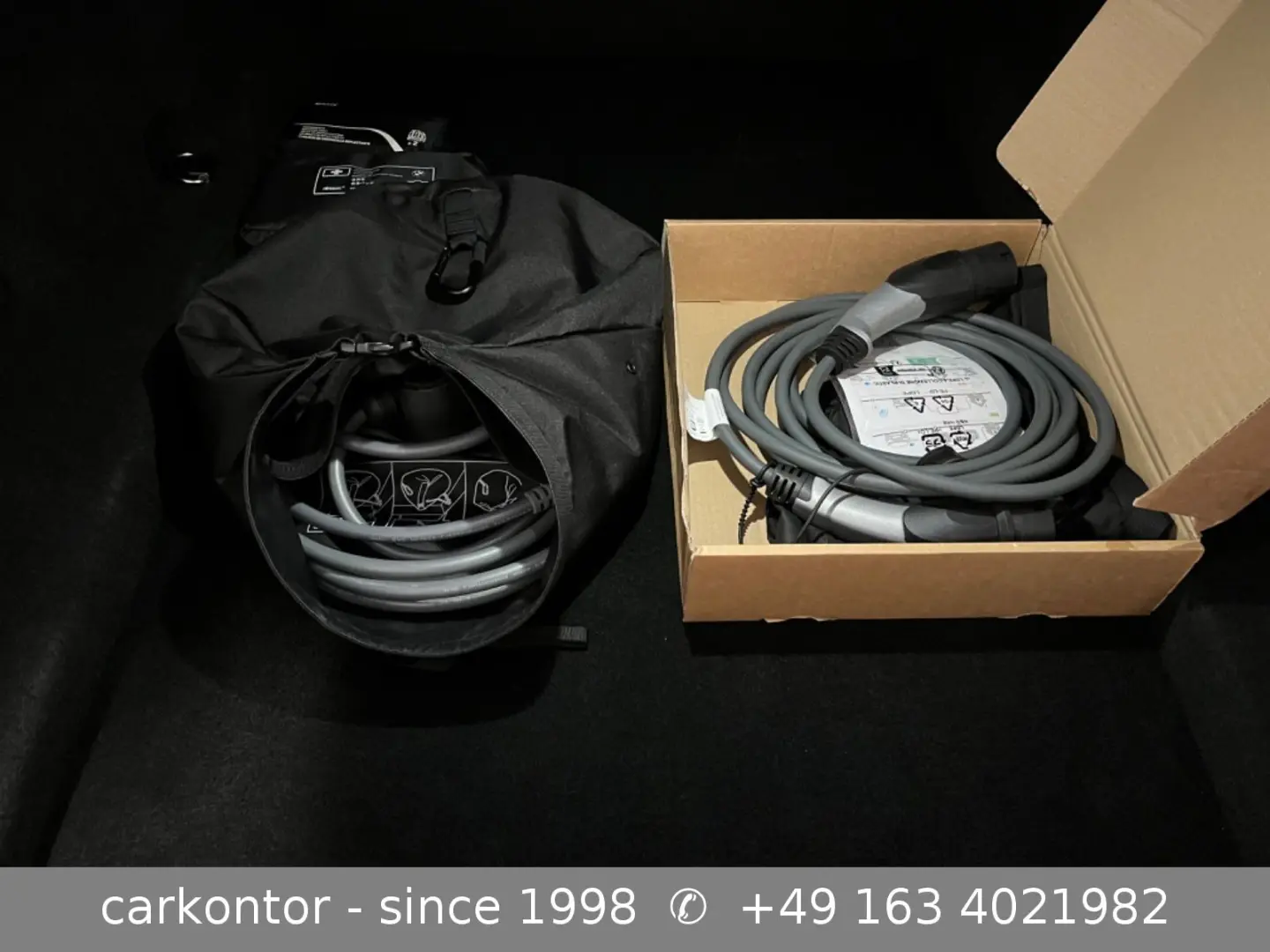 M760e xDrive  M SPORT PRO LOUNGE SEATING PA SKY