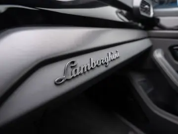 Urus S 23  B&O PANO MASSAGE NACHTSICHT PARK-ASSI